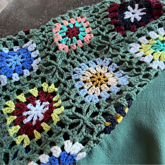 Umgee Linen Blend Top with Crochet Sleeves - Size XL/1X - Picture 3 of 16